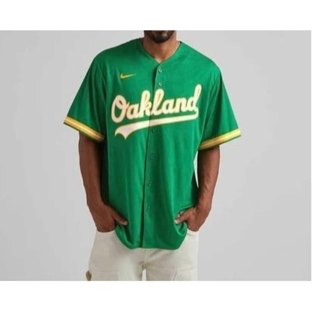 Nike Men's Green Shirt
